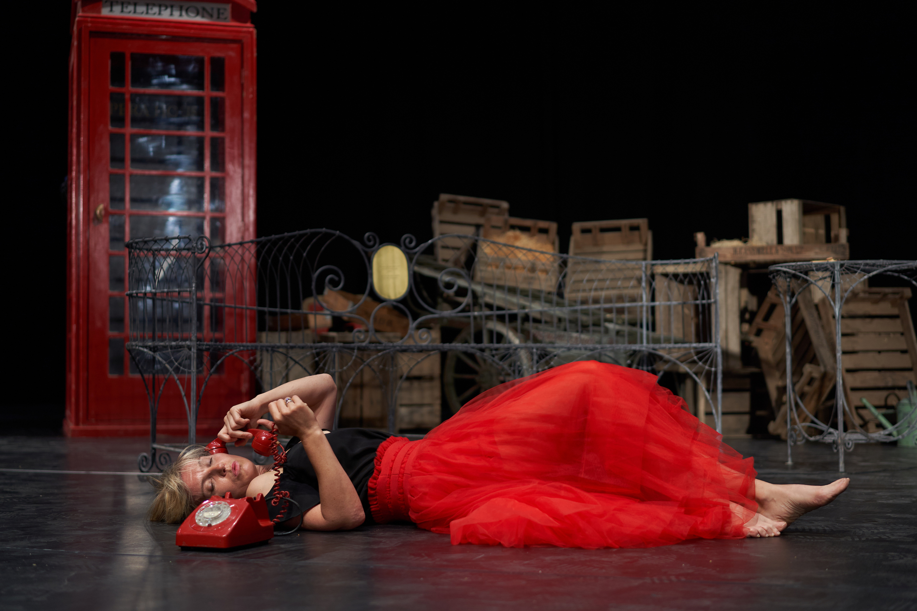 La voix humaine, Grange Park Opera online review hanging on the telephone